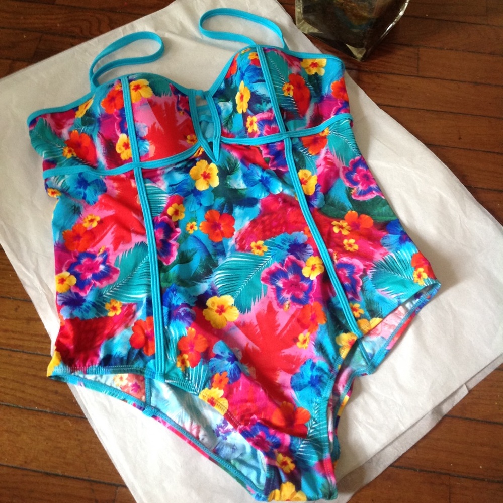 COPY - NWT Miracle Brand Beach Betty bathing suit large